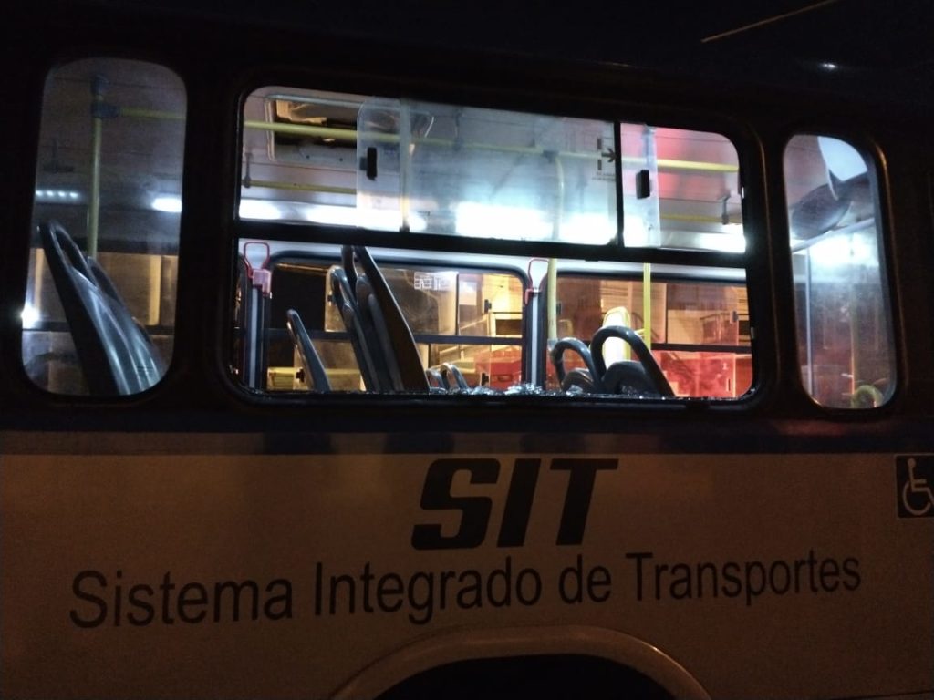 Ônibus onde o assaltante foi morto
