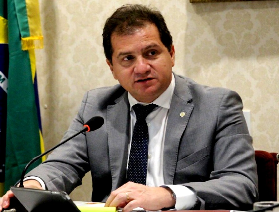Secretário Simplício Araújo