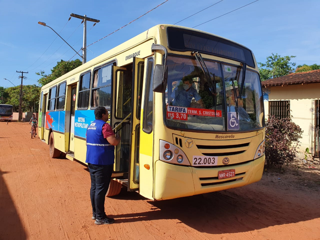 Ônibus recolhido em fiscalização da MOB